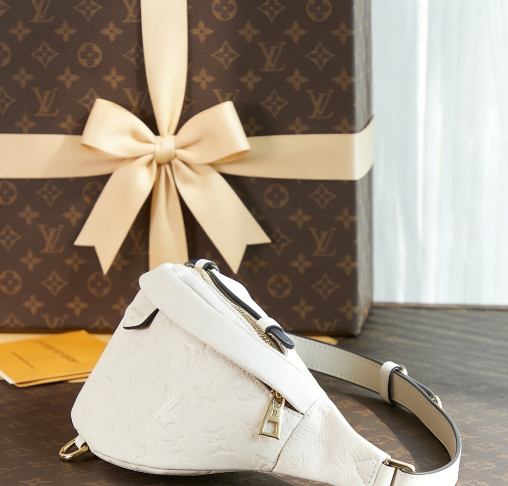 <AUTHENTIC>Louis Vuitton  Leather Waist Bag in White - Picture 2 of 6
